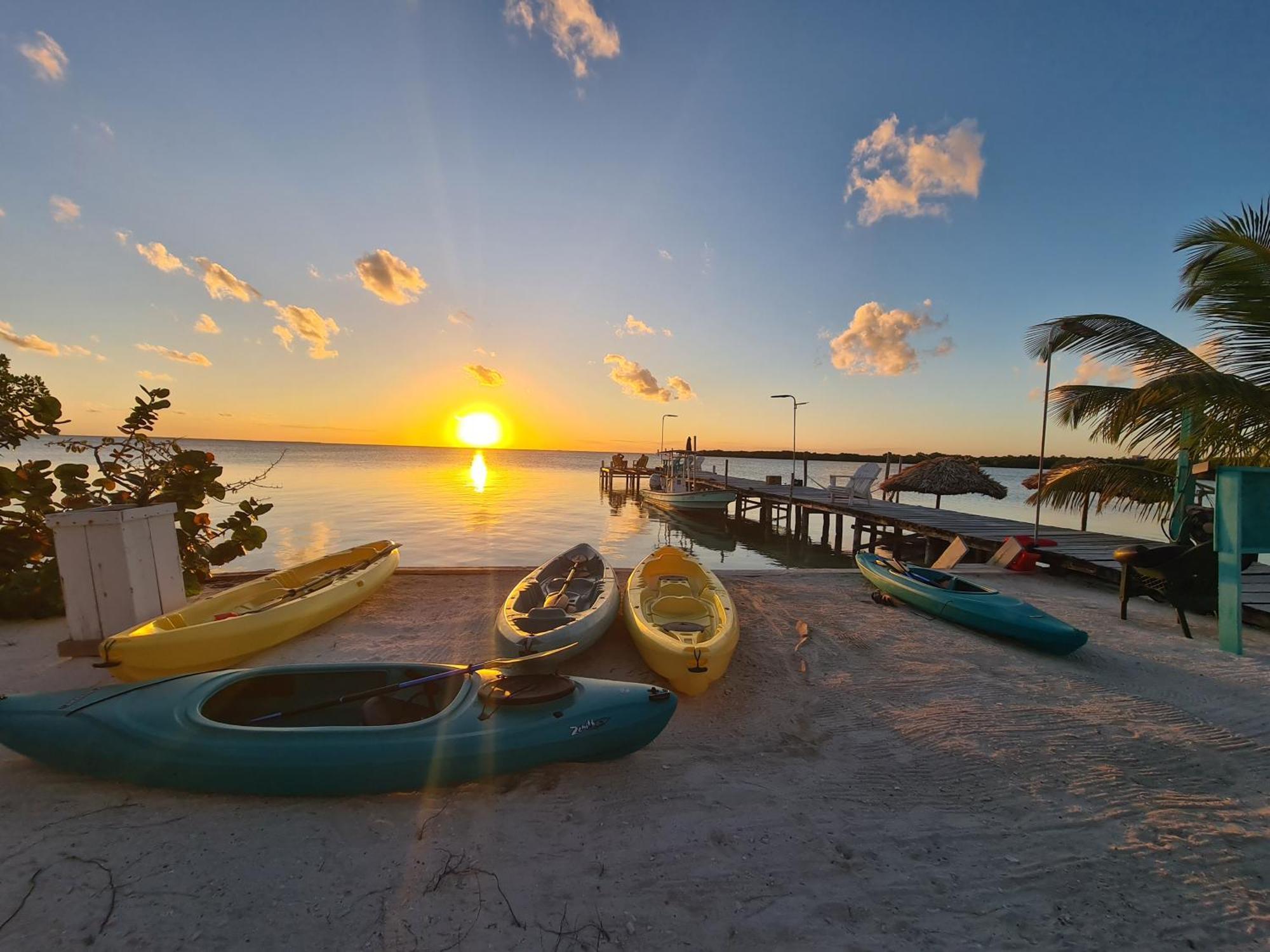 Bay Towers Aparthotel Caye Caulker Exterior photo