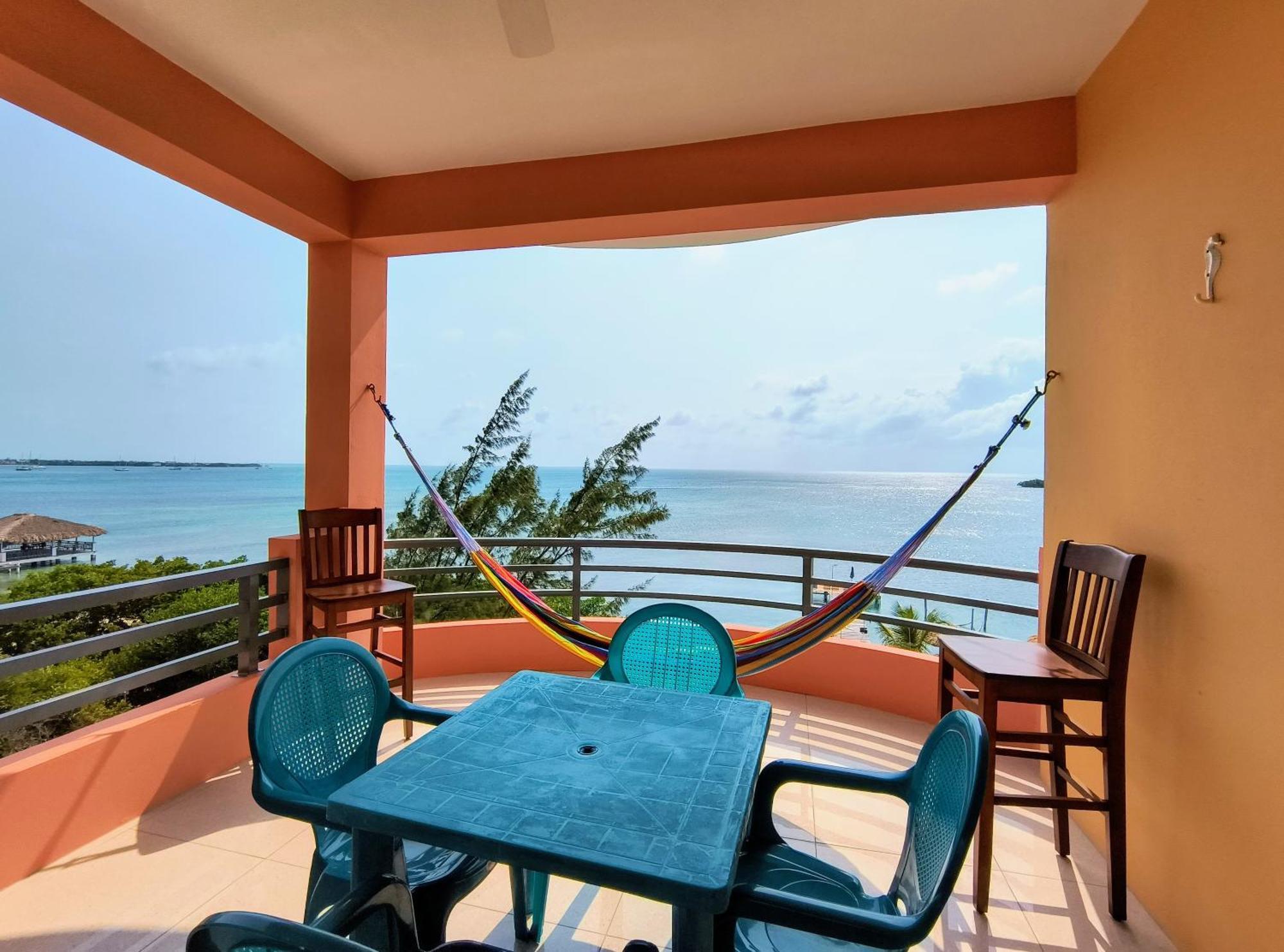 Bay Towers Aparthotel Caye Caulker Exterior photo
