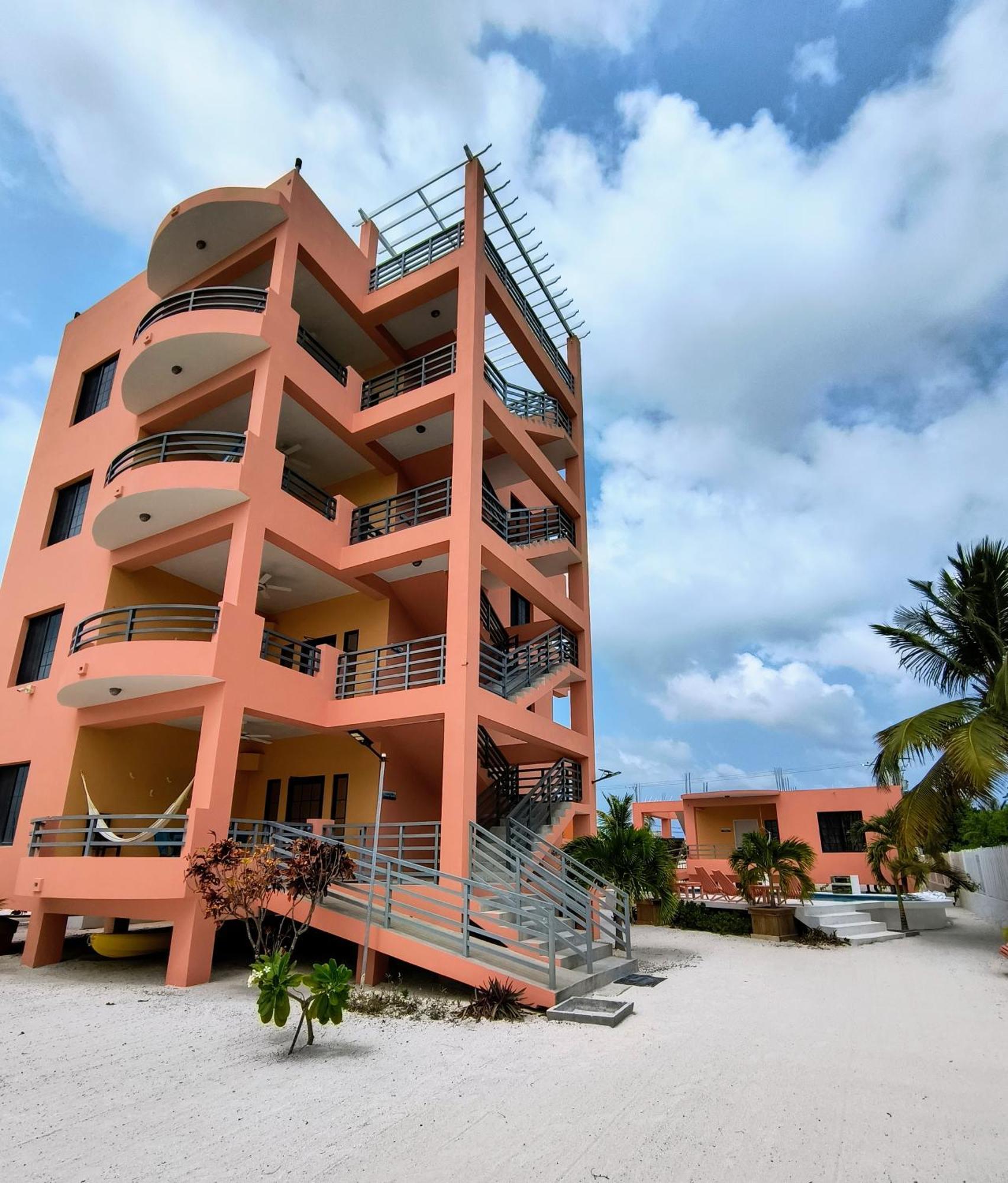 Bay Towers Aparthotel Caye Caulker Exterior photo